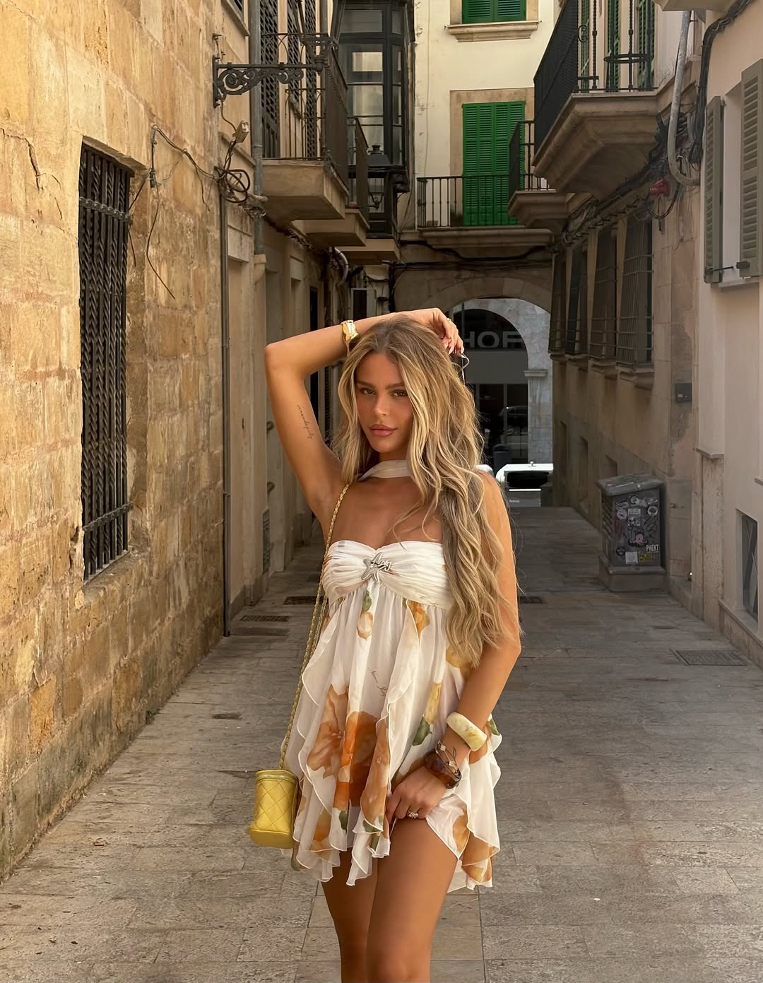 Vestido Mini Floral com Babados